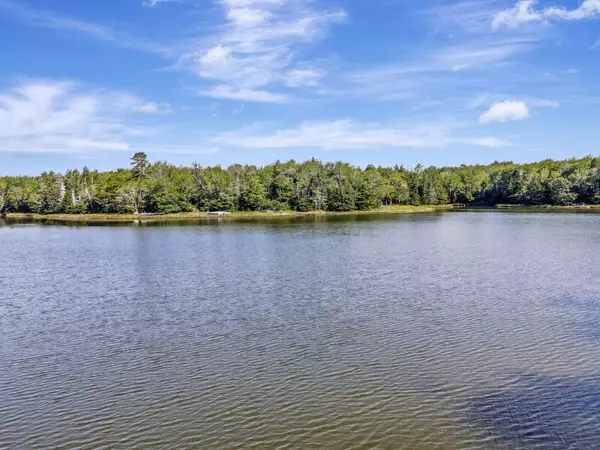 144 Scraggle Point RD, Saint George, ME 04859