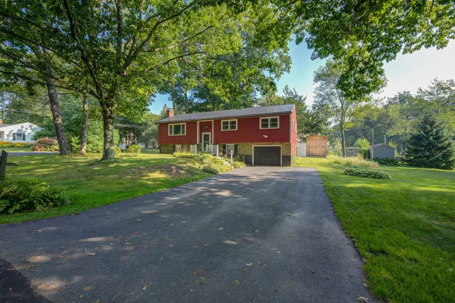 2 Thomas AVE, Topsham, ME 04086