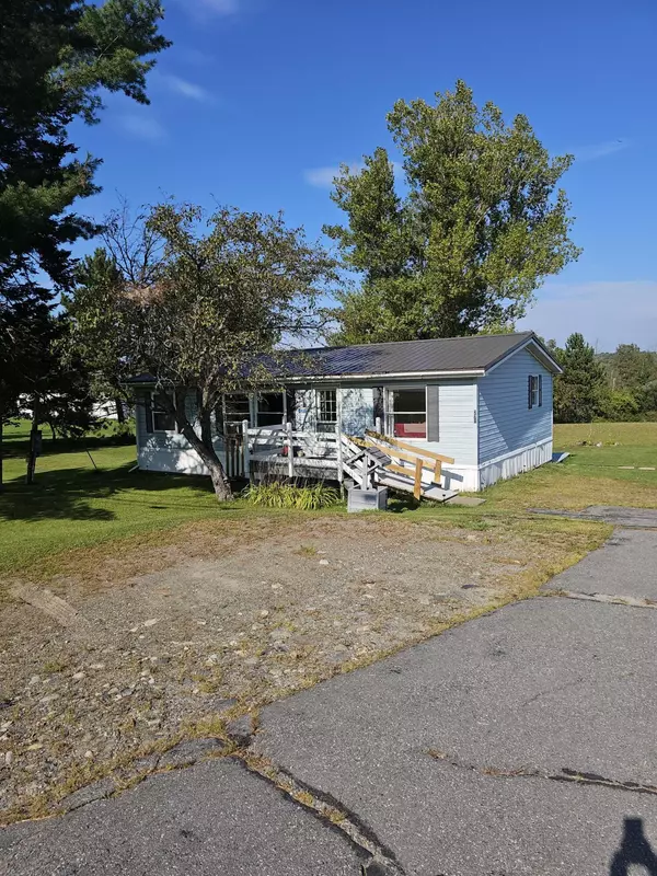 Palmyra, ME 04965,271 Estes AVE