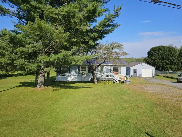 271 Estes AVE, Palmyra, ME 04965