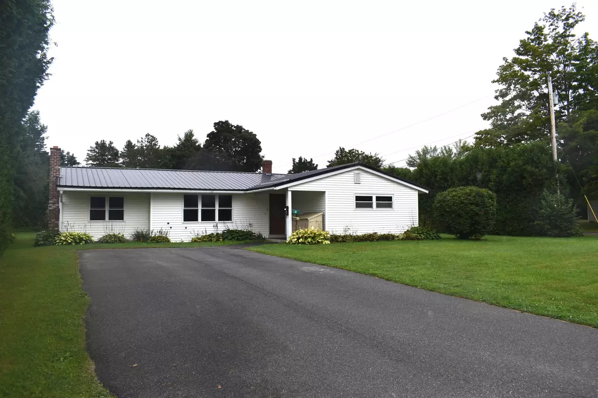 Newport, ME 04953,11 North ST