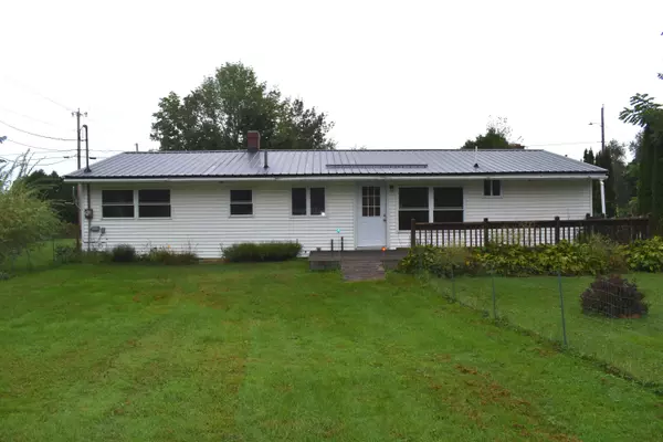 Newport, ME 04953,11 North ST