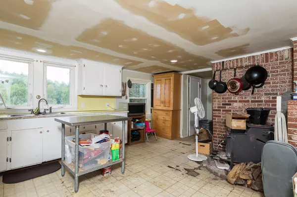 Lyman, ME 04002,1713 Alfred RD