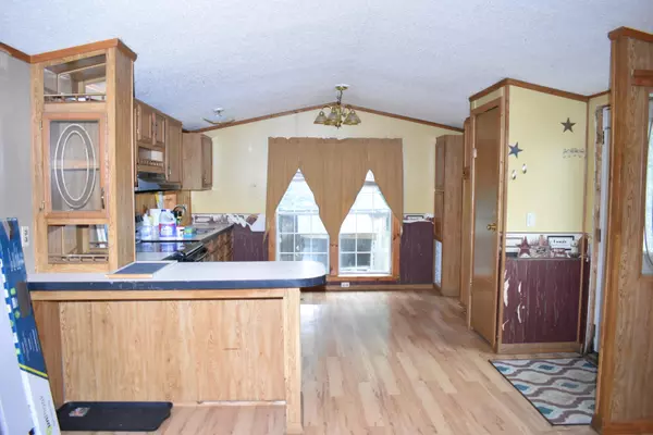 Lee, ME 04455,883 North RD