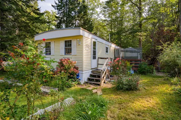 10 Starboard LN, Freeport, ME 04032