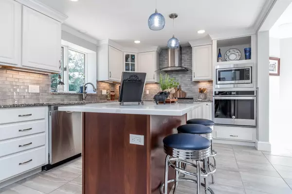 South Portland, ME 04106,990 Sawyer ST