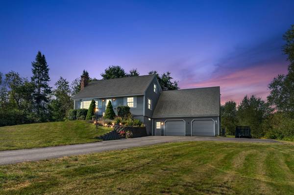 7 Louise ST, Gorham, ME 04038