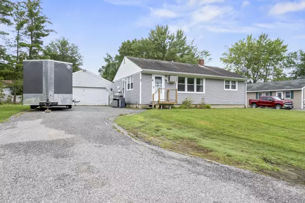 9 David ST, Lisbon, ME 04252