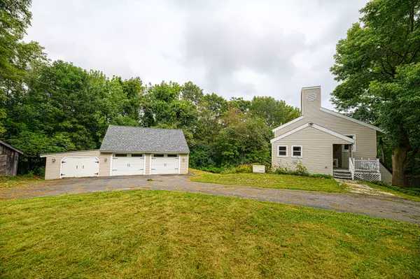 Vassalboro, ME 04989,135 Mudget Hill RD