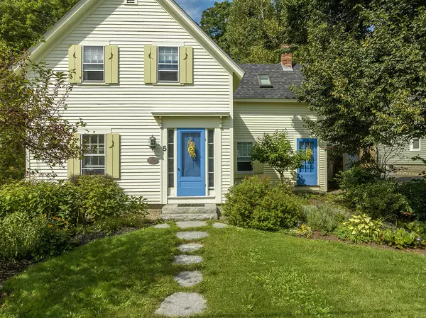 5 Cross ST, Camden, ME 04843