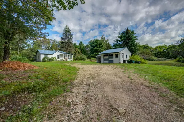39 Howe Hill RD, Waterford, ME 04088