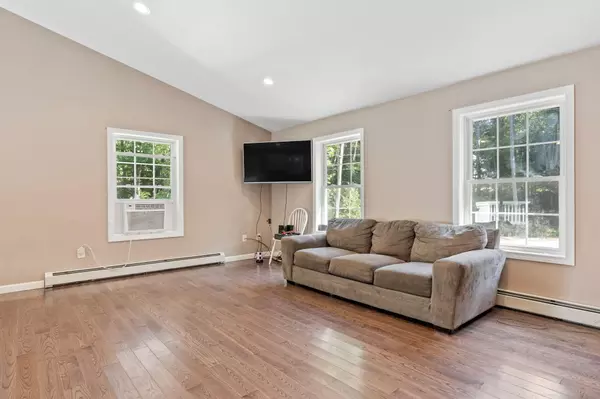 New Gloucester, ME 04260,26 Flintlock LN