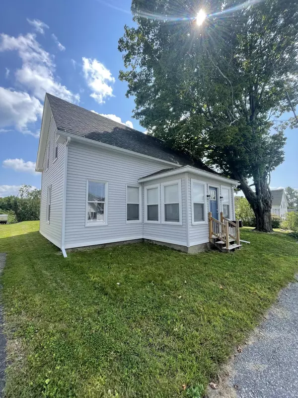 Winthrop, ME 04364,40 Royal ST