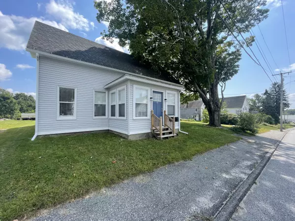 Winthrop, ME 04364,40 Royal ST
