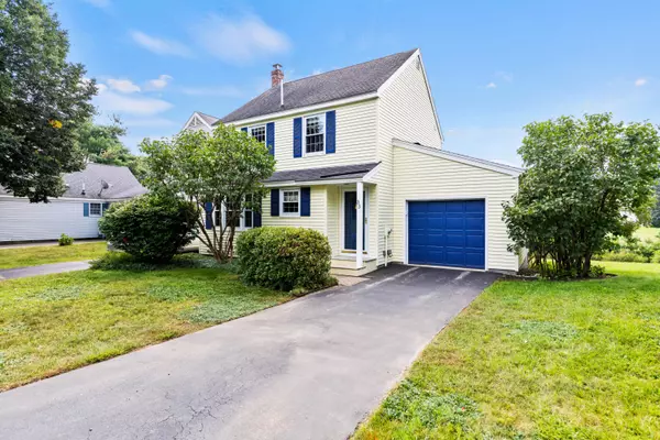 33 Summit CIR, Westbrook, ME 04092