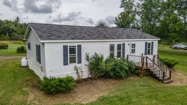 261 Pittston RD, Whitefield, ME 04353