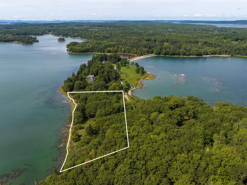 105 Oak Point RD, Deer Isle, ME 04627