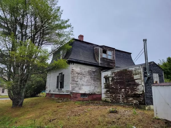 Orrington, ME 04474,373 River RD