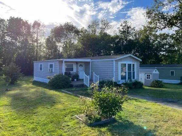 25 Sandalwood CIR, Kittery, ME 03904