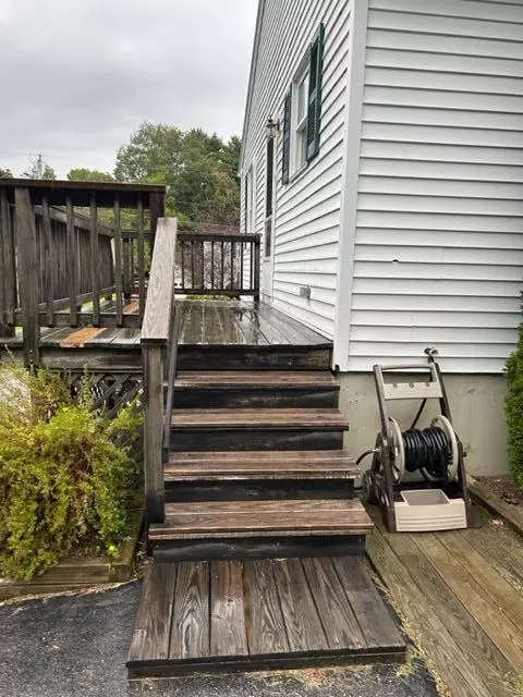 Hampden, ME 04444,17 Cottage ST