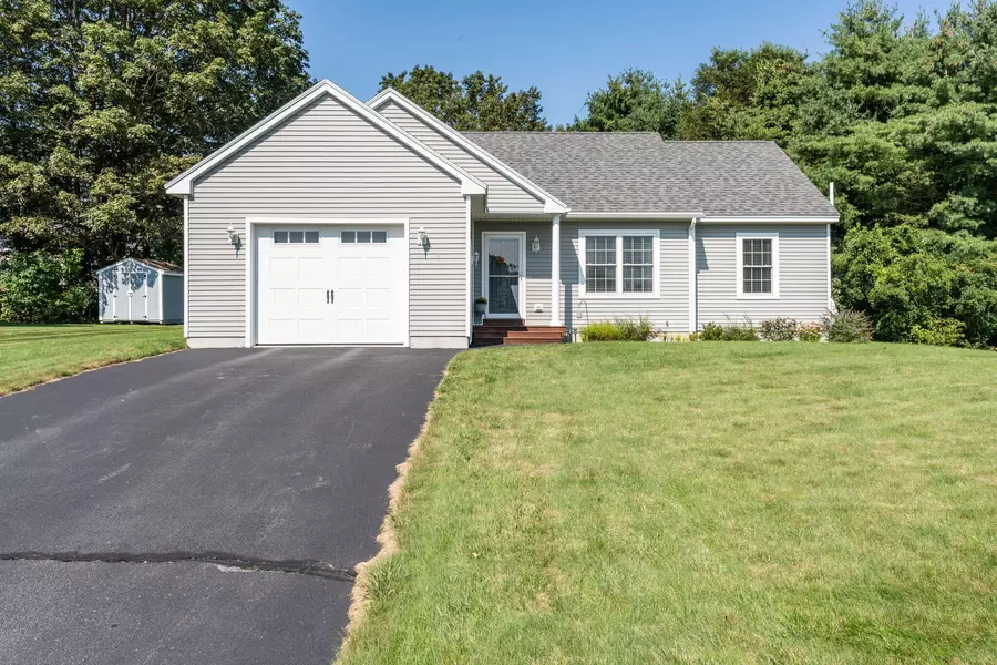 4 Twoey DR, Windham, ME 04062