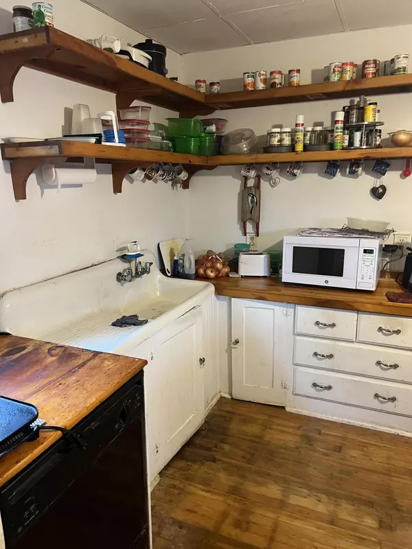 Lubec, ME 04652,823 County RD