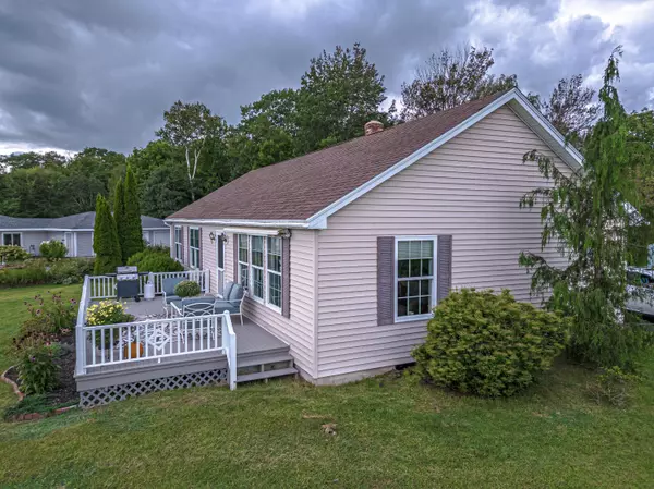 Thomaston, ME 04861,63 Bobolink LN