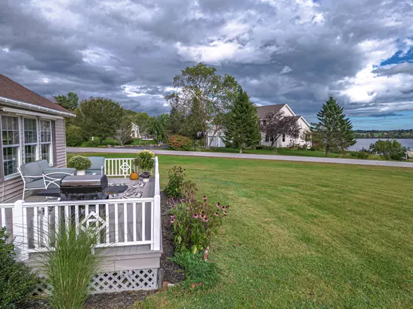 Thomaston, ME 04861,63 Bobolink LN