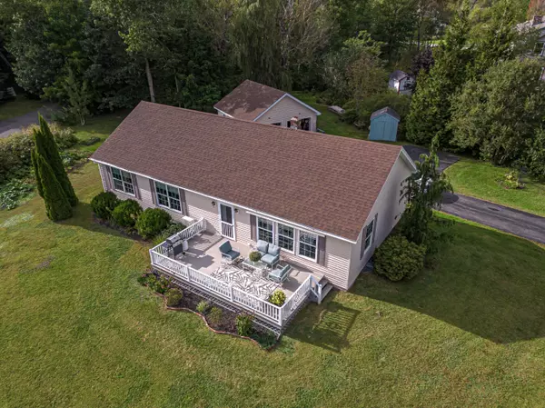 Thomaston, ME 04861,63 Bobolink LN