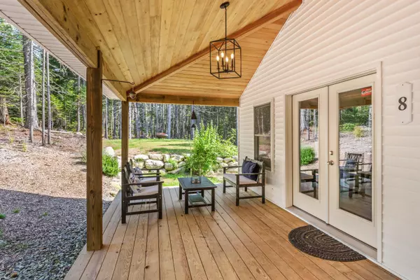 Surry, ME 04684,8 Pond LN