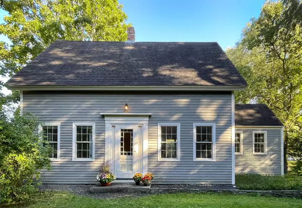 16 Brooklyn Heights RD, Thomaston, ME 04861