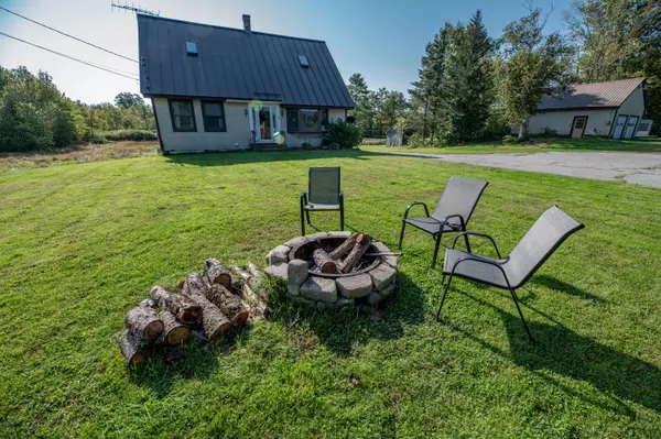 Whitefield, ME 04353,387 Mills RD