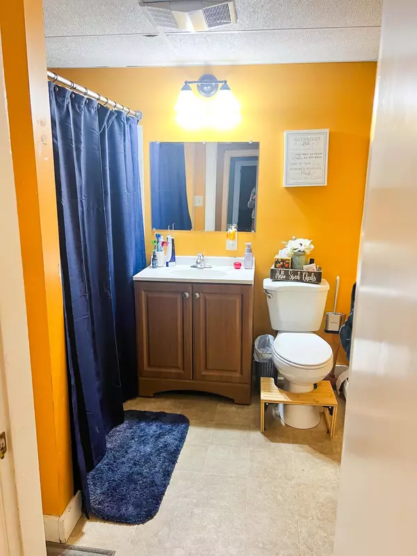 Waterville, ME 04901,15 Ash ST