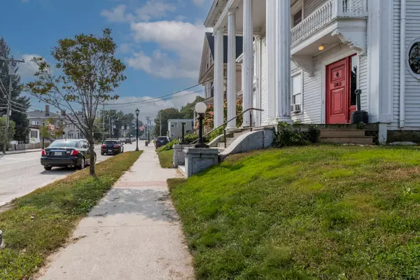 Auburn, ME 04210,243 Main ST