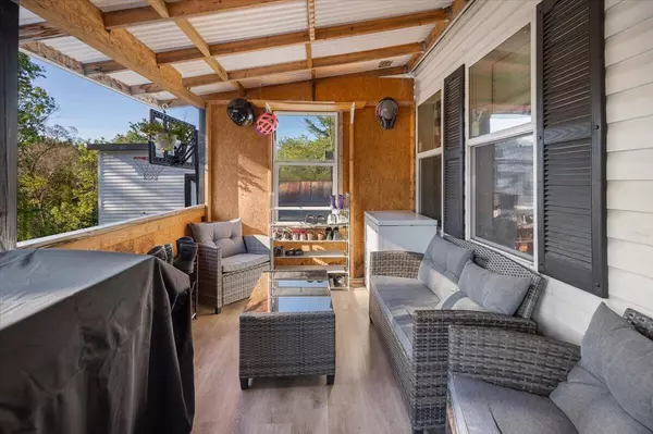 Topsham, ME 04086,2 Dewey DR