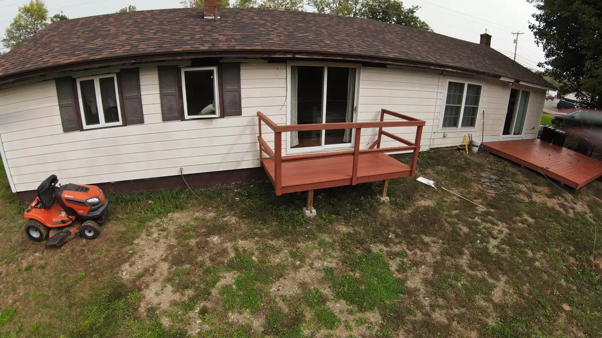 Newport, ME 04953,201 Elm ST