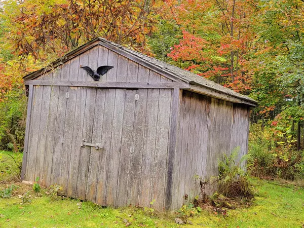 New Gloucester, ME 04260,9 Church RD