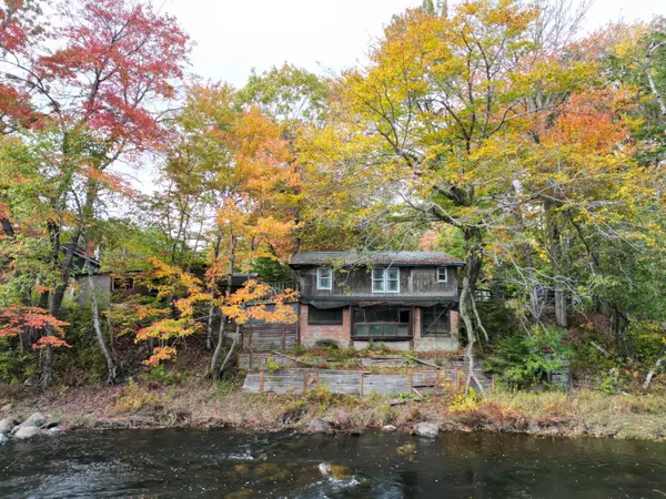 Howland, ME 04448,20 Oake LN