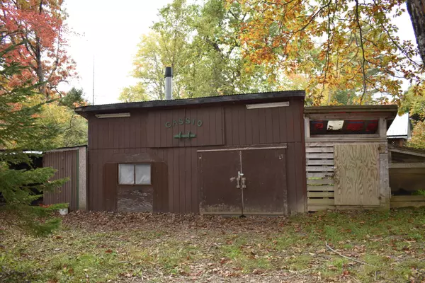 Howland, ME 04448,20 Oake LN