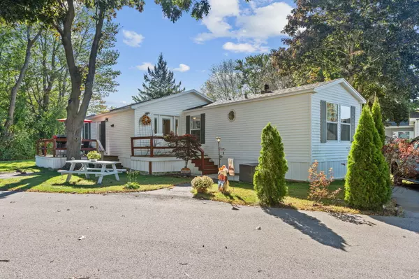 112 Blackberry PL, Kittery, ME 03904