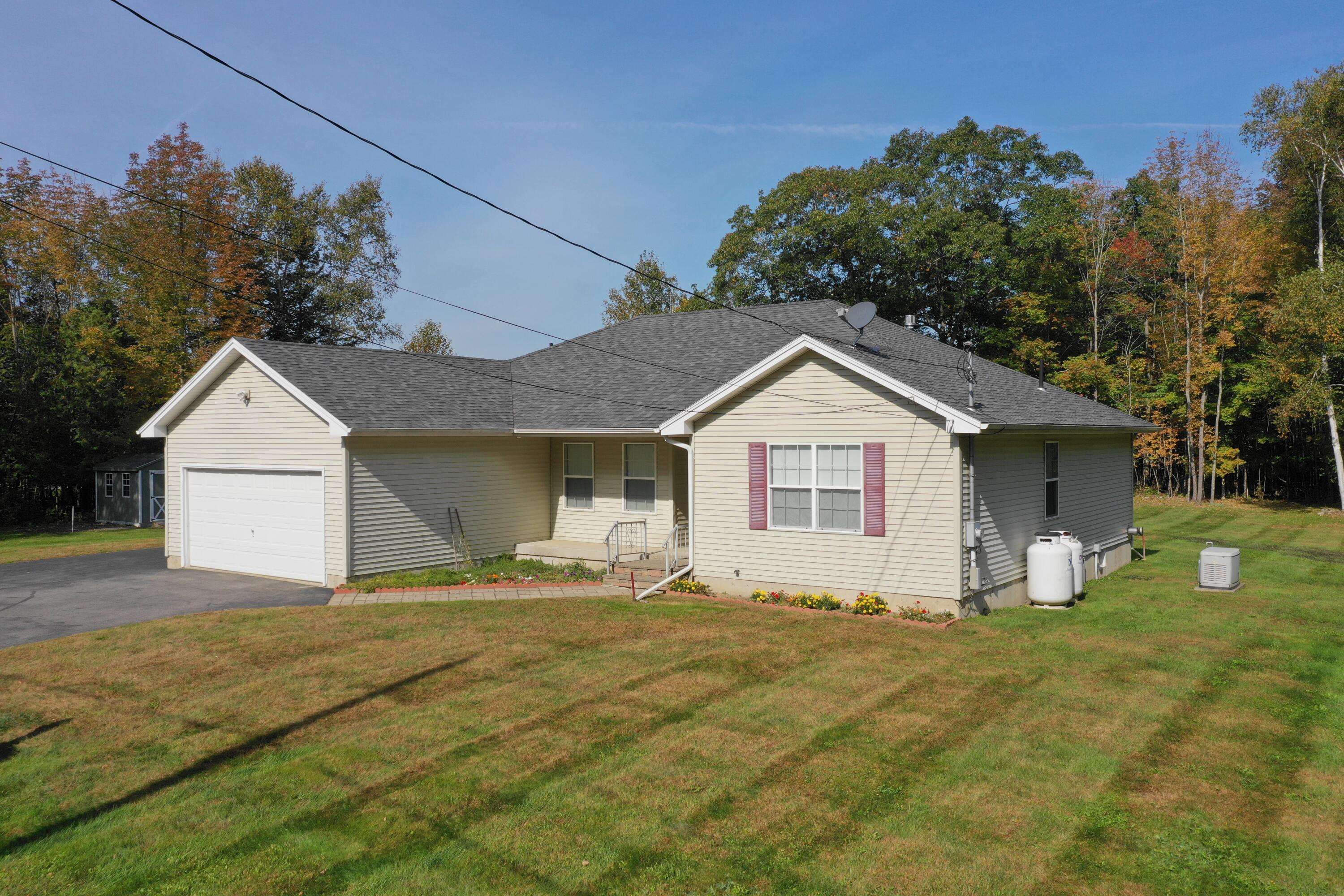 632 Stetson RD, Kenduskeag, ME 04450