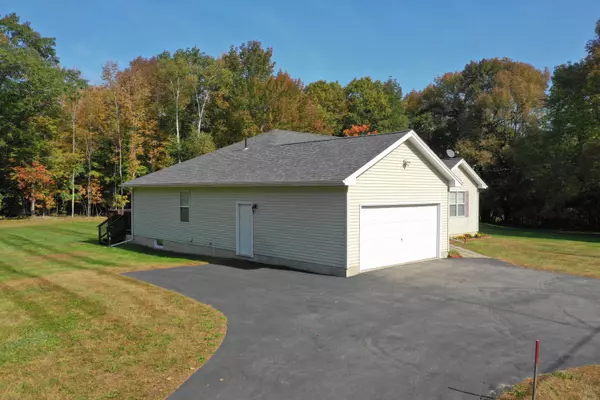 Kenduskeag, ME 04450,632 Stetson RD