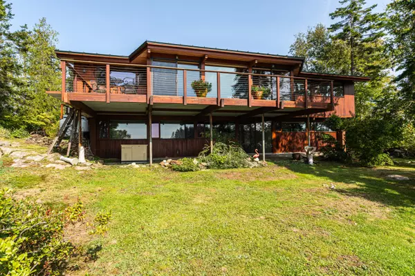 37 Little Crow Point RD, Harpswell, ME 04079