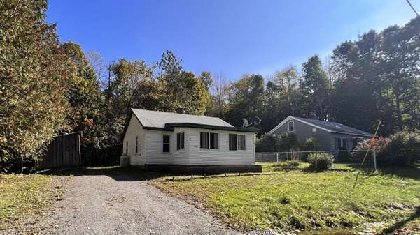 19 Elm ST, Dexter, ME 04930