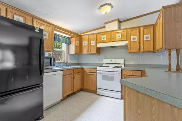 Readfield, ME 04355,119 N Wayne RD