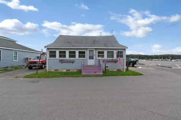 Saco, ME 04072,7 Bay AVE