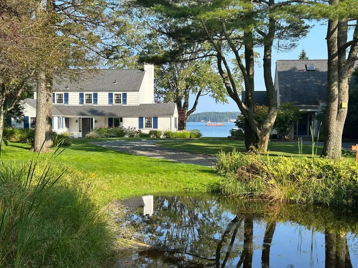 Southwest Harbor, ME 04679,25 N Causeway LN