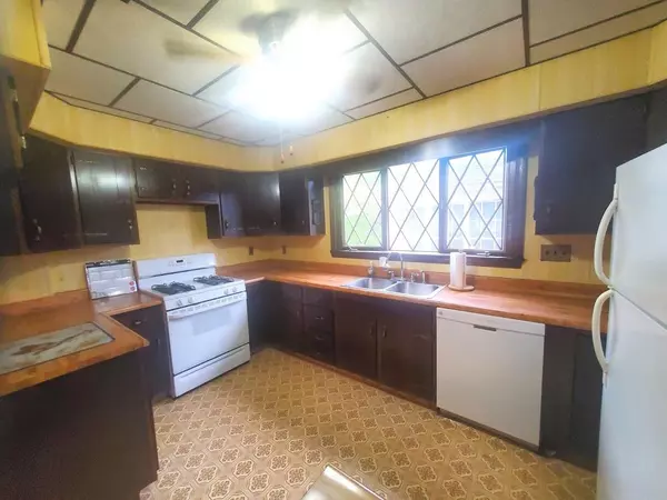 Millinocket, ME 04462,17 Cherry ST