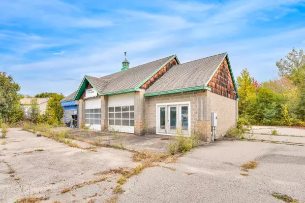 Kittery, ME 03904,424 US Route 1