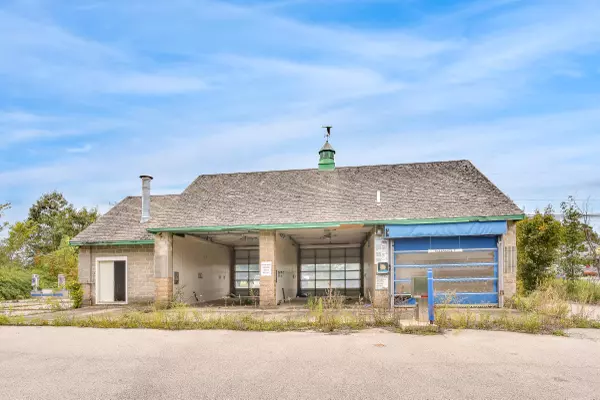 Kittery, ME 03904,424 US Route 1